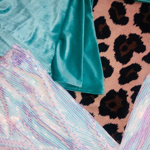 Turquoise bell sleeve crop top - Picture 9 of 10